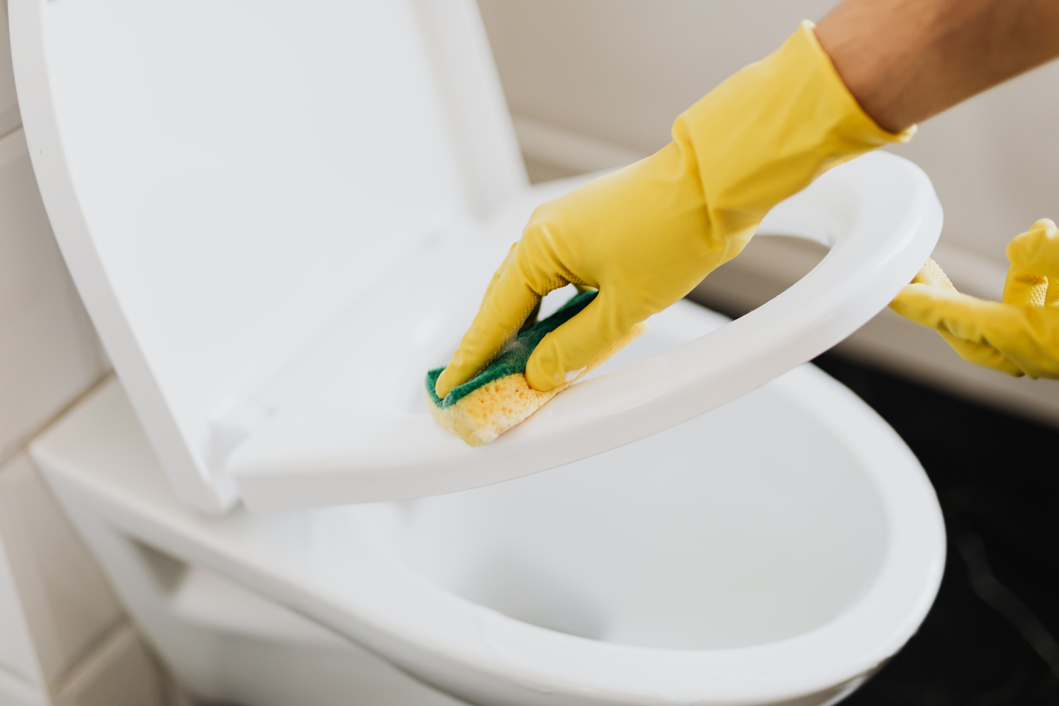 À quelle fréquence faut-il nettoyer les sanitaires d'une entreprise ?